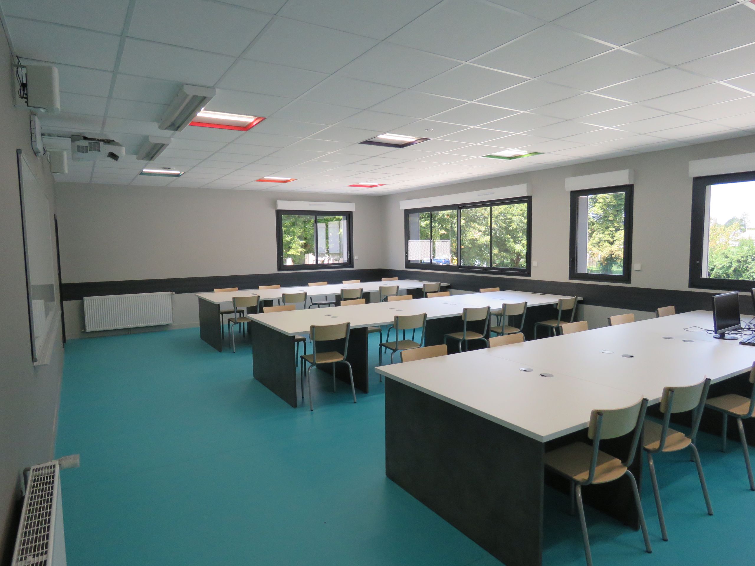 EXTENSION DU LYCÉE NOTRE DAME DE RECOUVRANCE À SAINTES