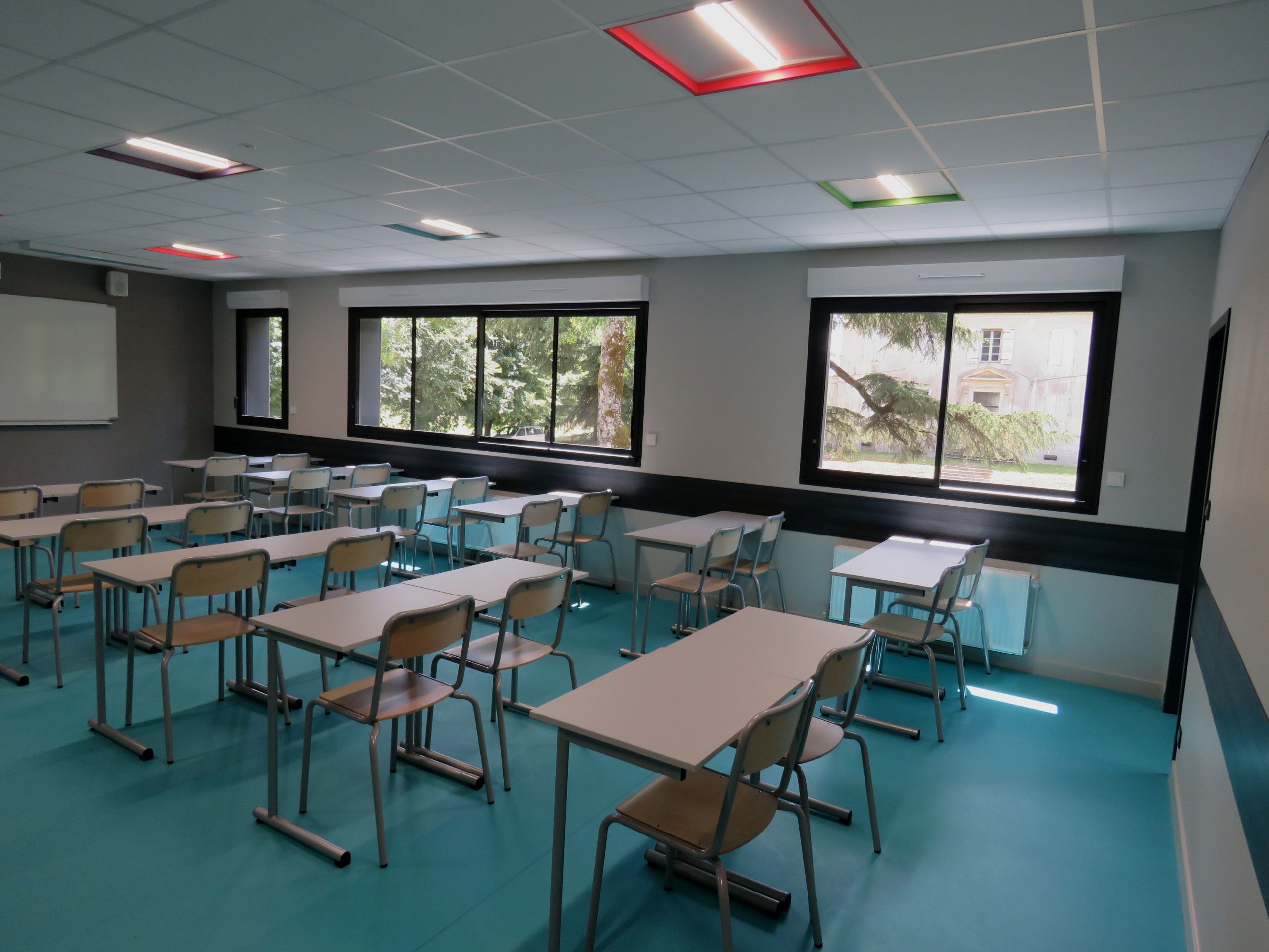 EXTENSION DU LYCÉE NOTRE DAME DE RECOUVRANCE À SAINTES