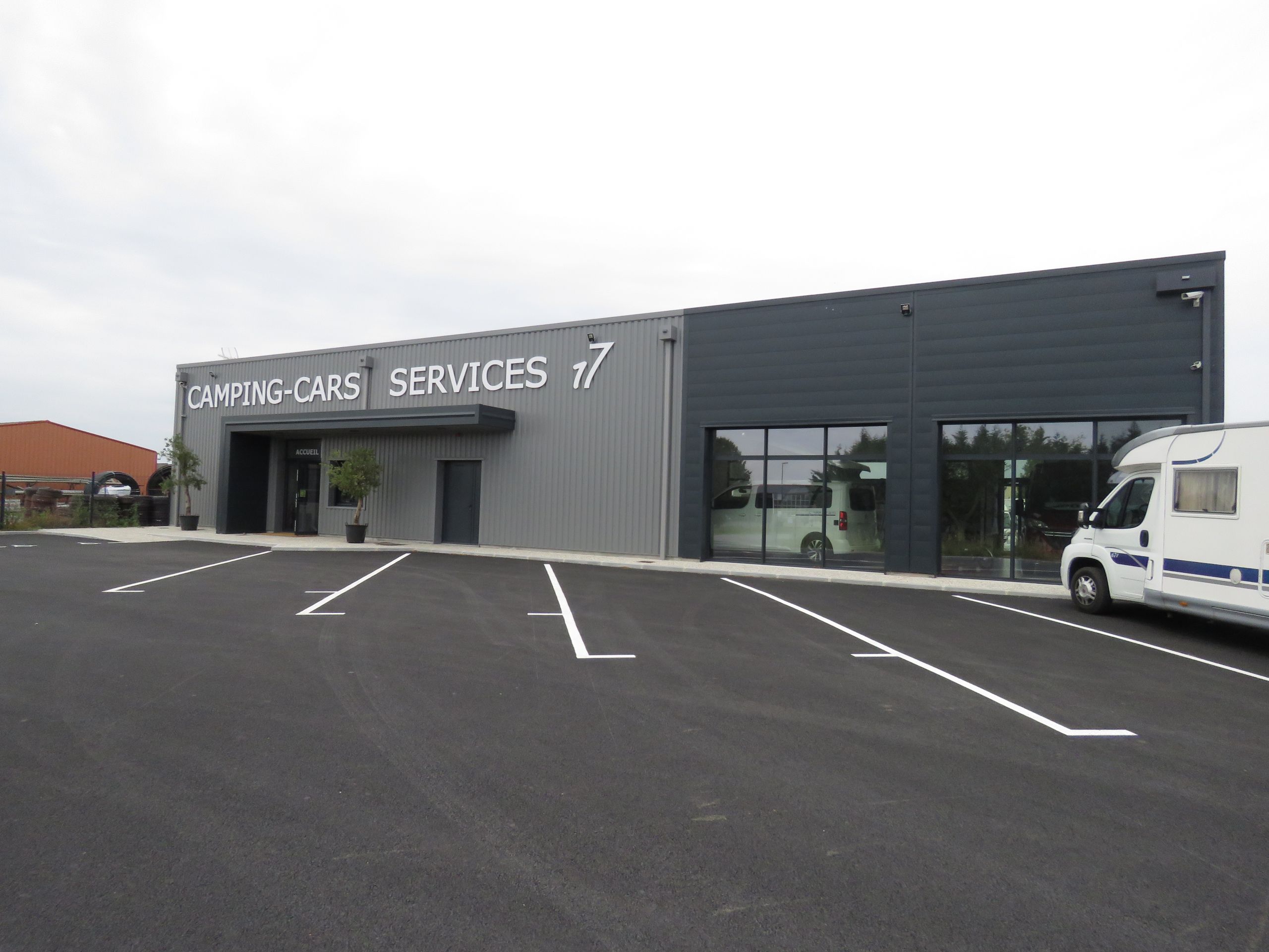 CONSTRUCTION D’UN SHOWROOM POUR CAMPING CARS