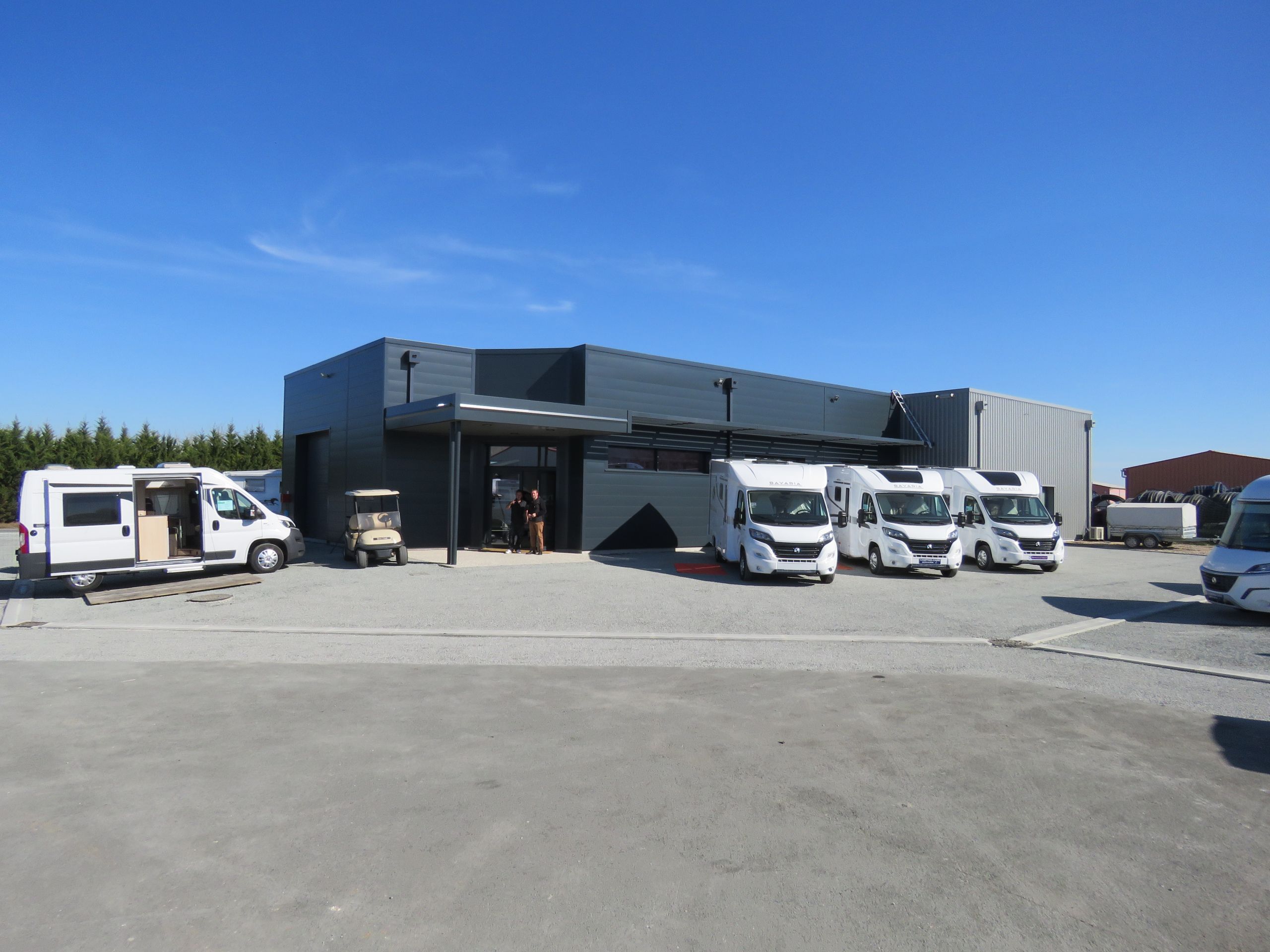 CONSTRUCTION D’UN SHOWROOM POUR CAMPING CARS