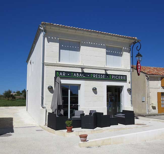 RÉNOVATION D’UNE ANCIENNE BOULANGERIE EN COMMERCE MULTISERVICES À NIEUL LES SAINTES