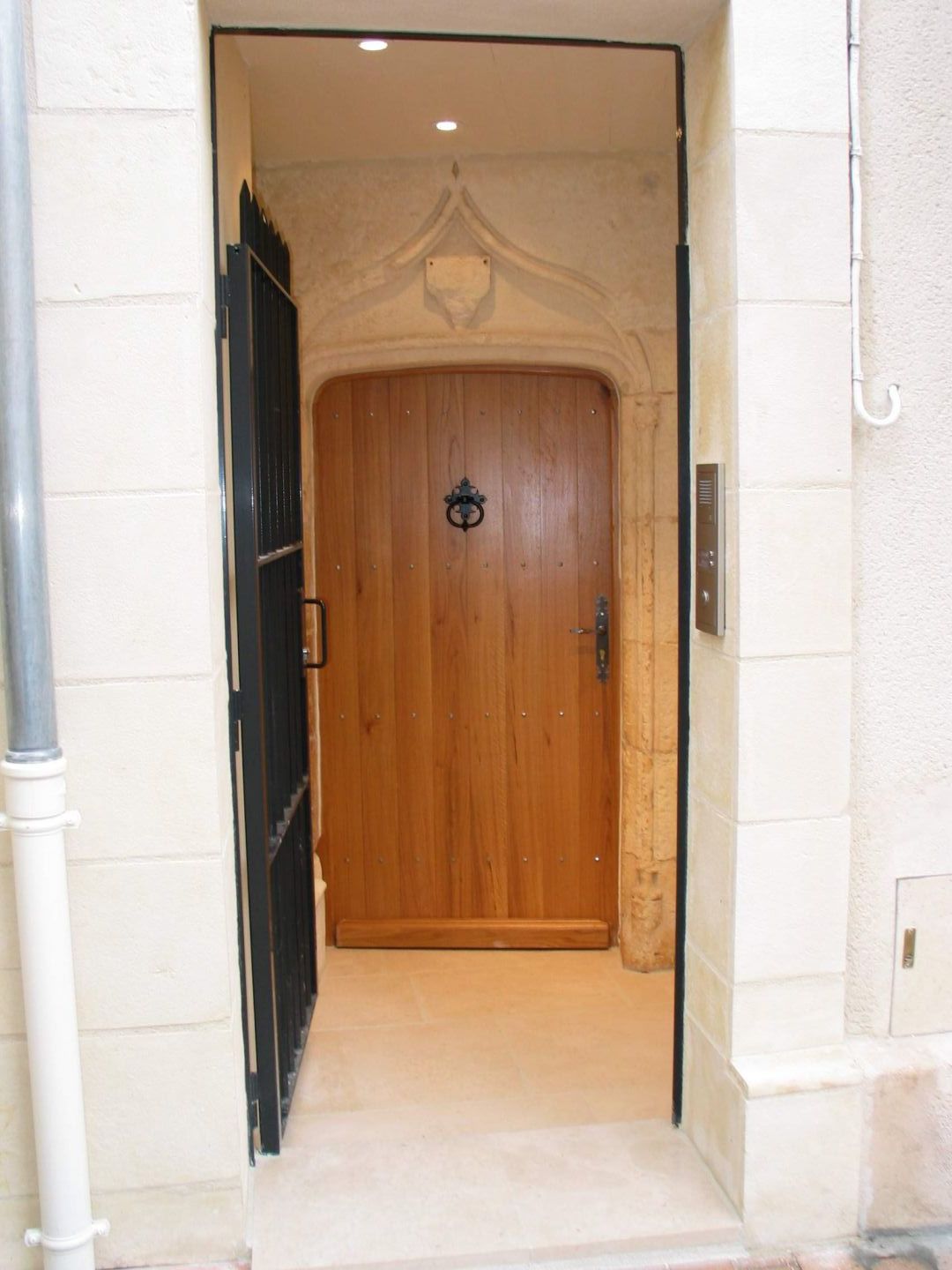 RÉNOVATION D’UNE FAÇADE COMMERCIALE À SAINTES