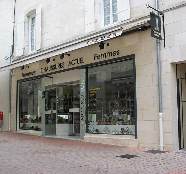 RÉNOVATION D’UNE FAÇADE COMMERCIALE À SAINTES