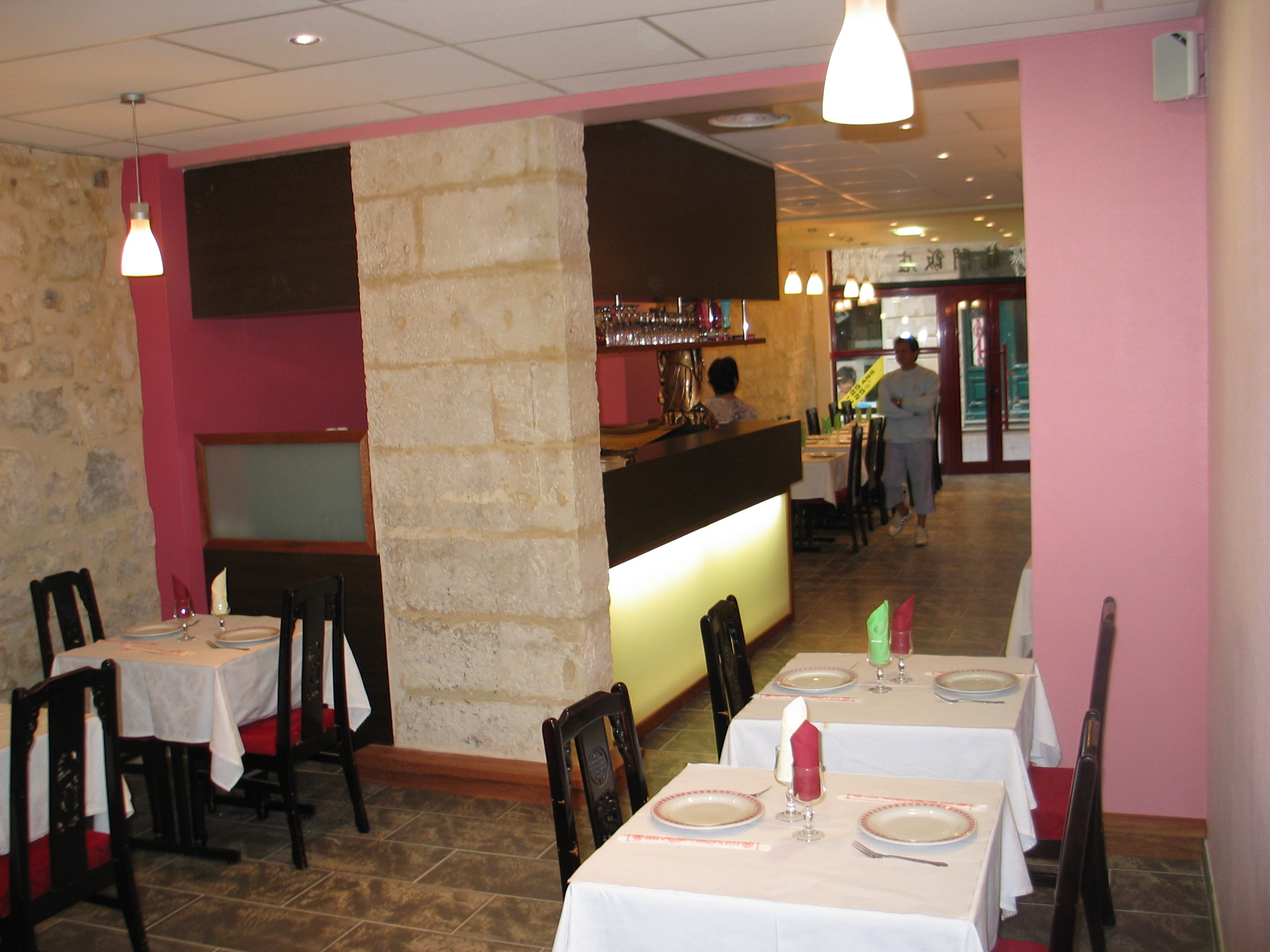 RÉNOVATION D’UN RESTAURANT À SAINTES