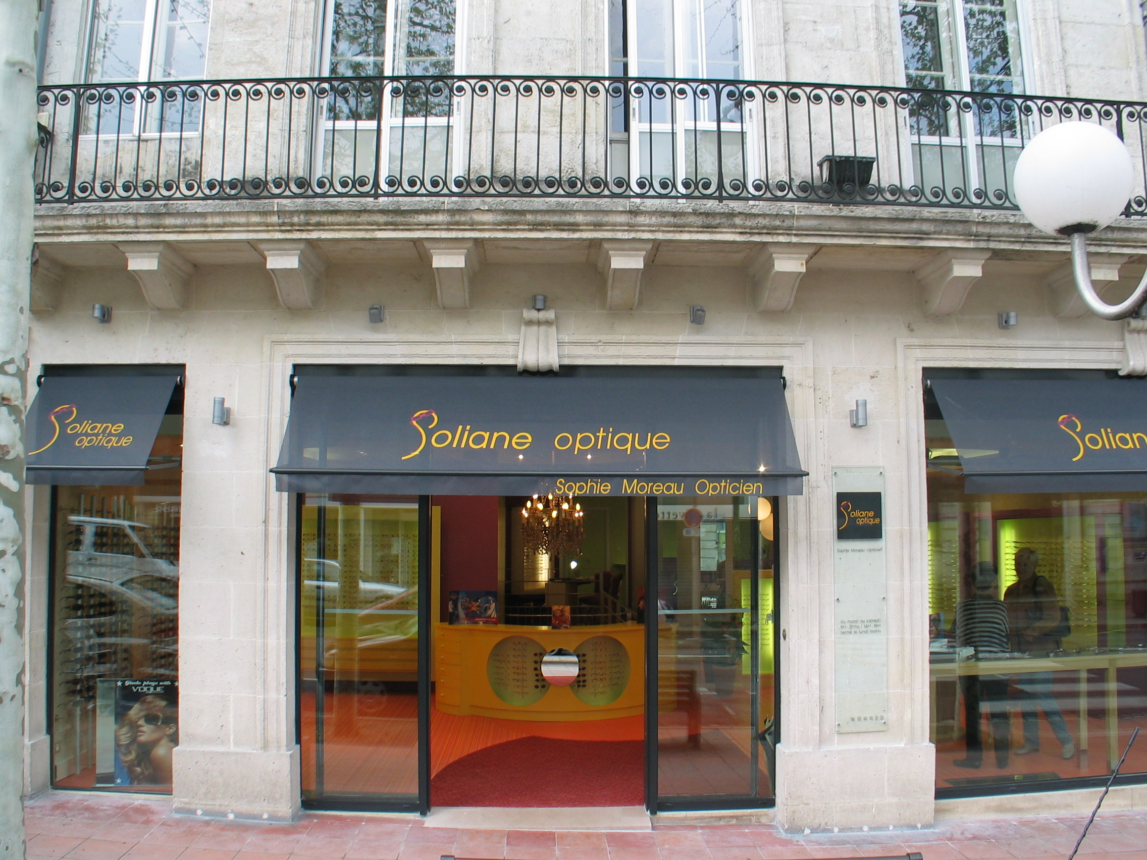 RESTRUCTURATION D’UNE BIJOUTERIE EN MAGASIN D’OPTIQUE – SAINTES