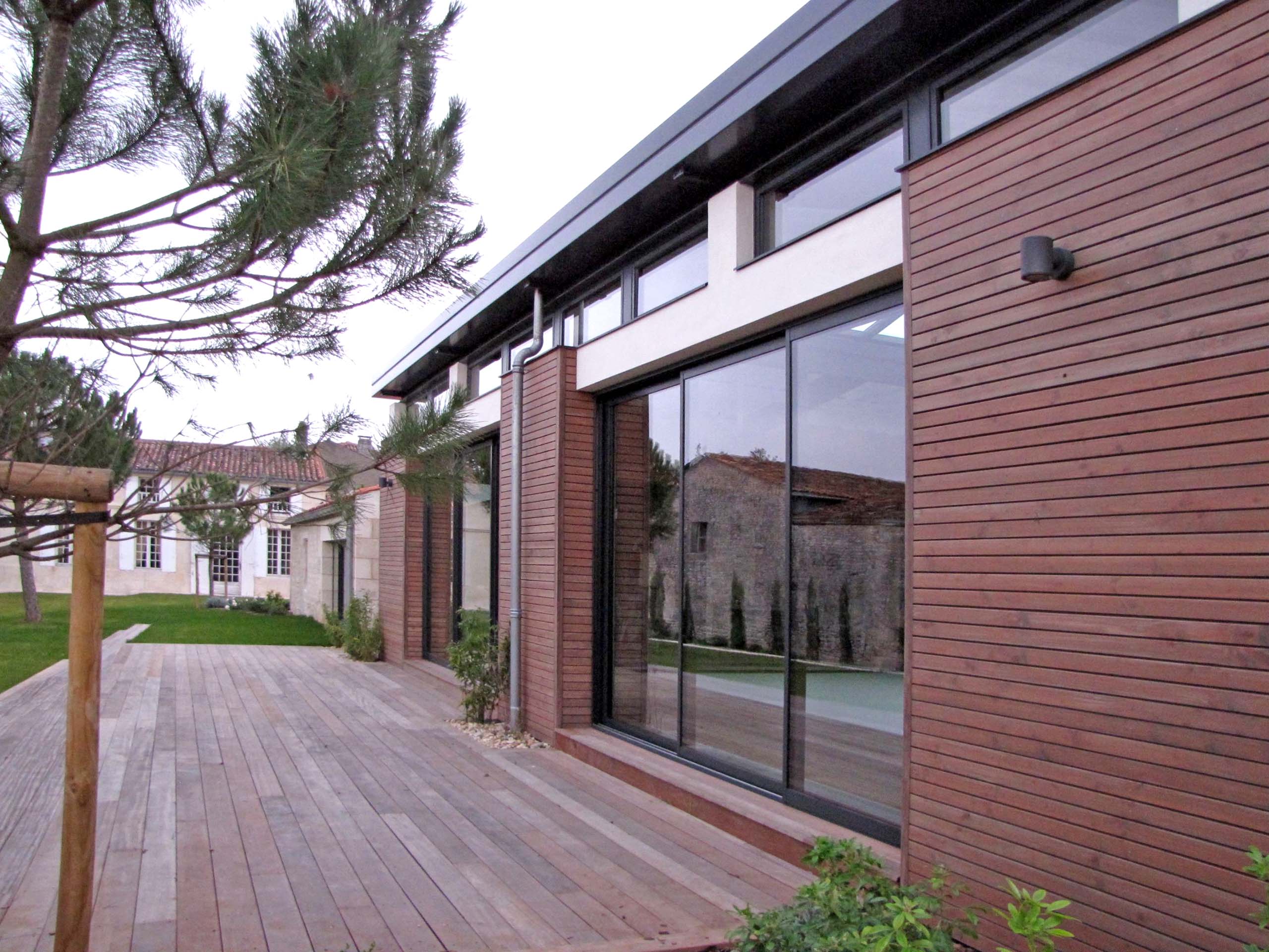 RÉHABILITATION D’UNE GRANGE, COUVERTURE D’UNE PISCINE