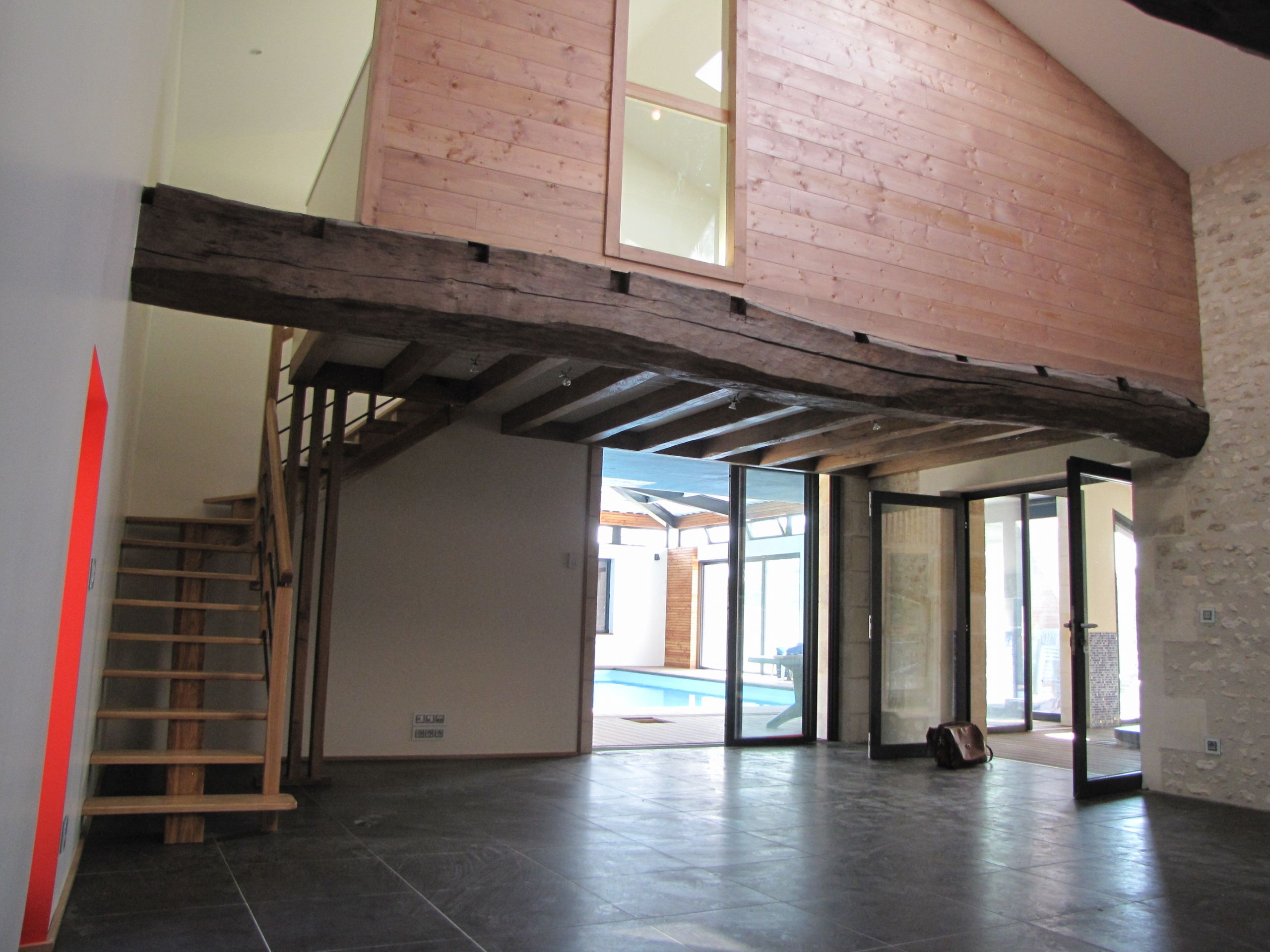 RÉHABILITATION D’UNE GRANGE, COUVERTURE D’UNE PISCINE