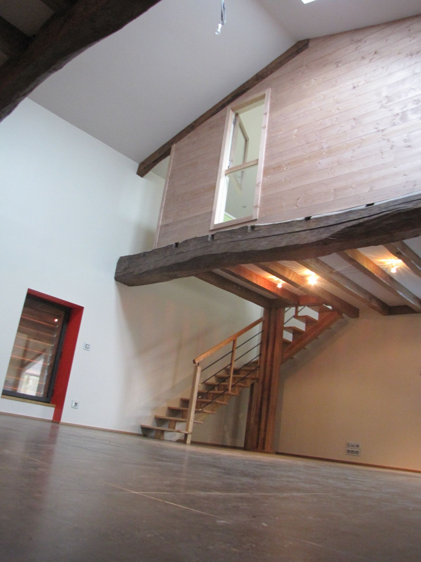 RÉHABILITATION D’UNE GRANGE, COUVERTURE D’UNE PISCINE