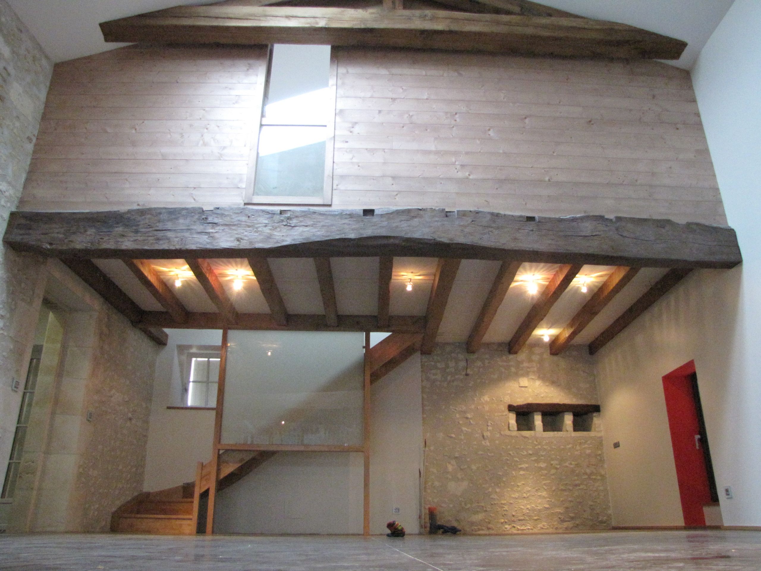 RÉHABILITATION D’UNE GRANGE, COUVERTURE D’UNE PISCINE