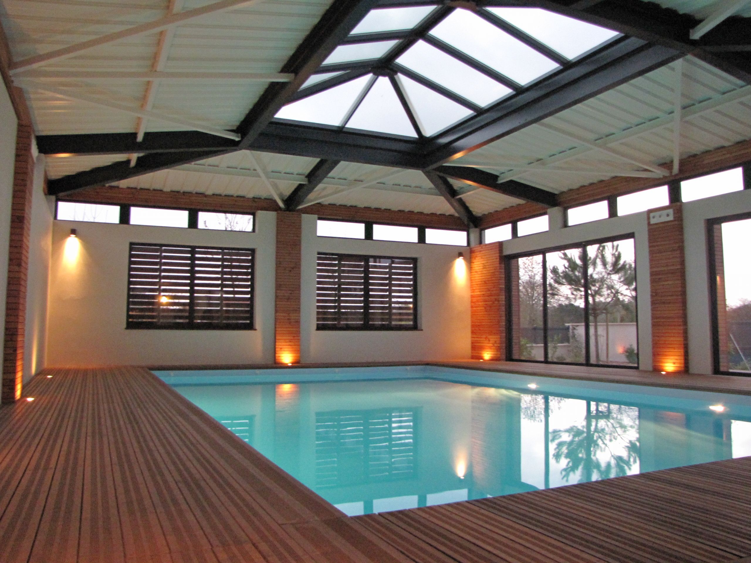 RÉHABILITATION D’UNE GRANGE, COUVERTURE D’UNE PISCINE