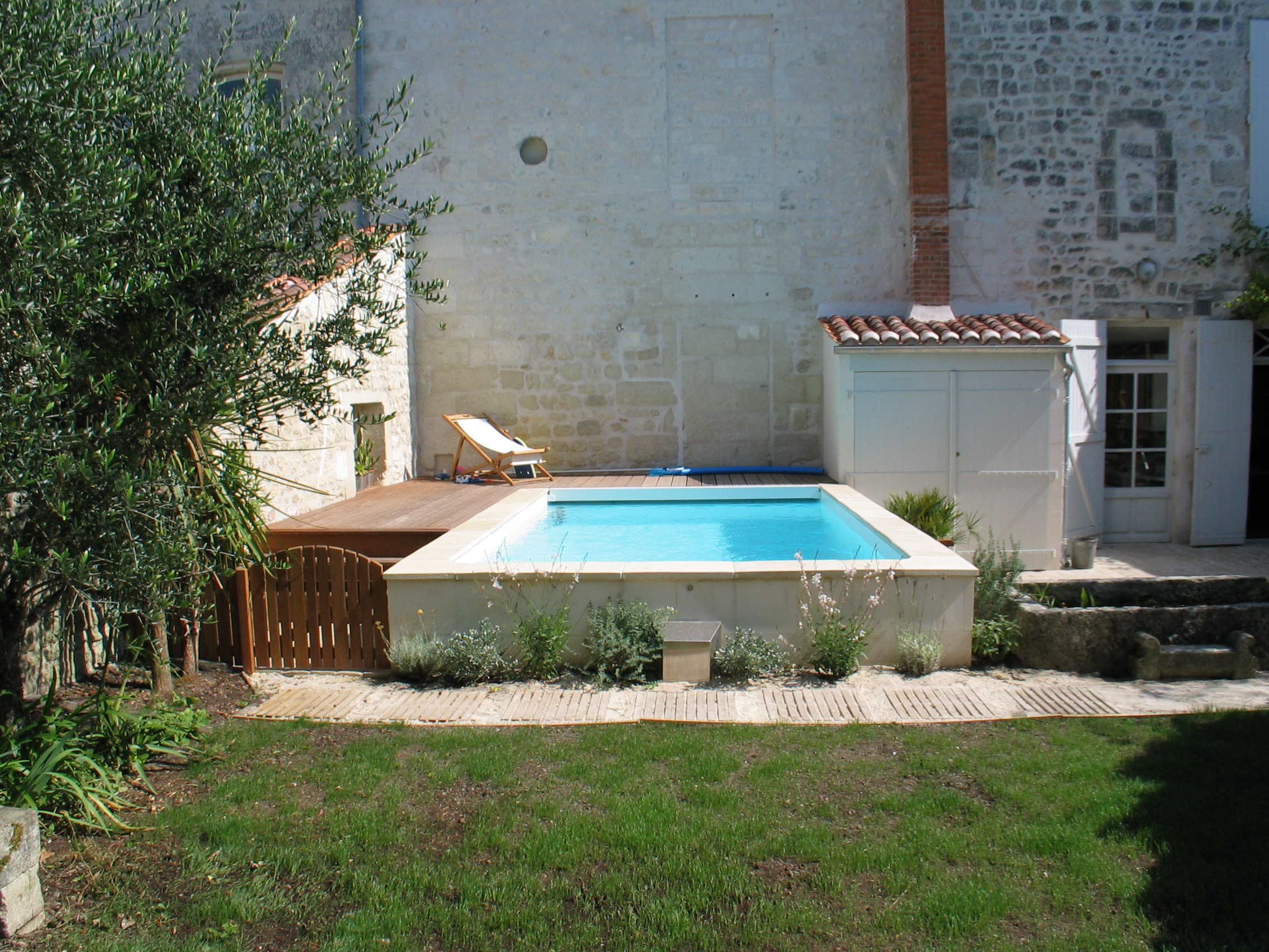 RÉNOVATION ET SURÉLÉVATION D’UNE MAISON DE VILLE SAINTES