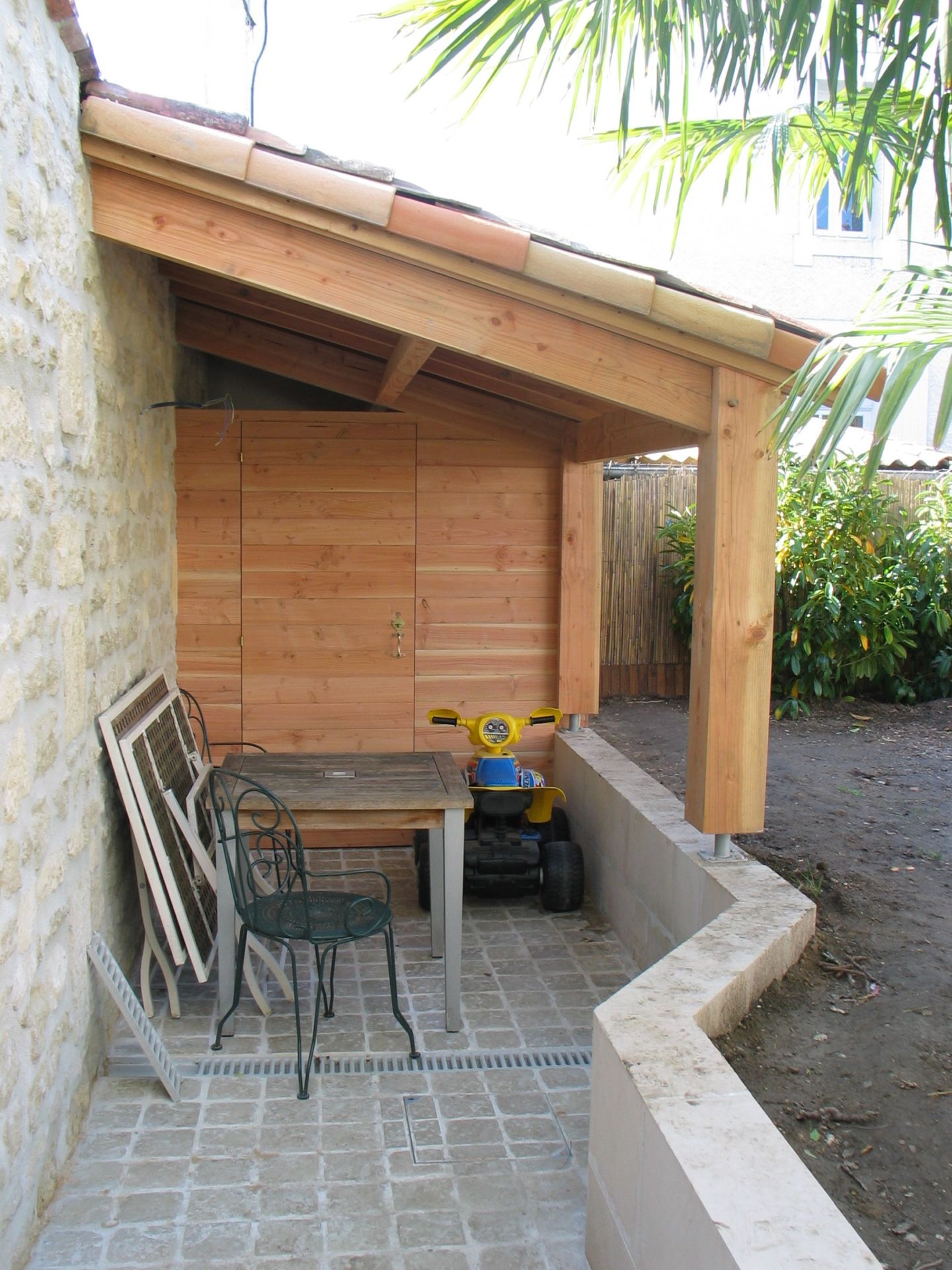 RÉNOVATION ET SURÉLÉVATION D’UNE MAISON DE VILLE SAINTES