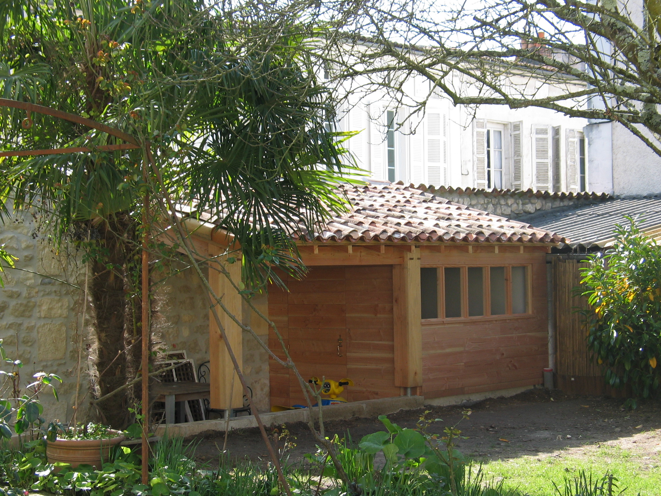 RÉNOVATION ET SURÉLÉVATION D’UNE MAISON DE VILLE SAINTES