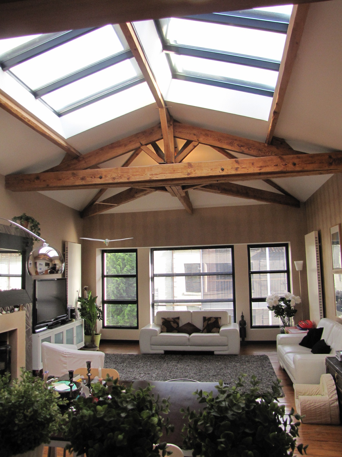 RÉHABILITATION D’UN ENTREPÔT DE MEUBLES EN LOFT SAINTES