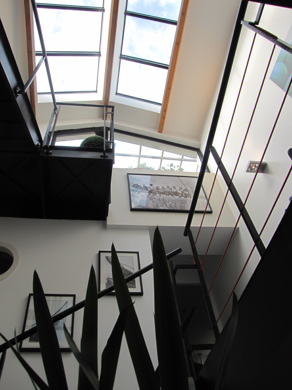 RÉHABILITATION D’UN ENTREPÔT DE MEUBLES EN LOFT SAINTES