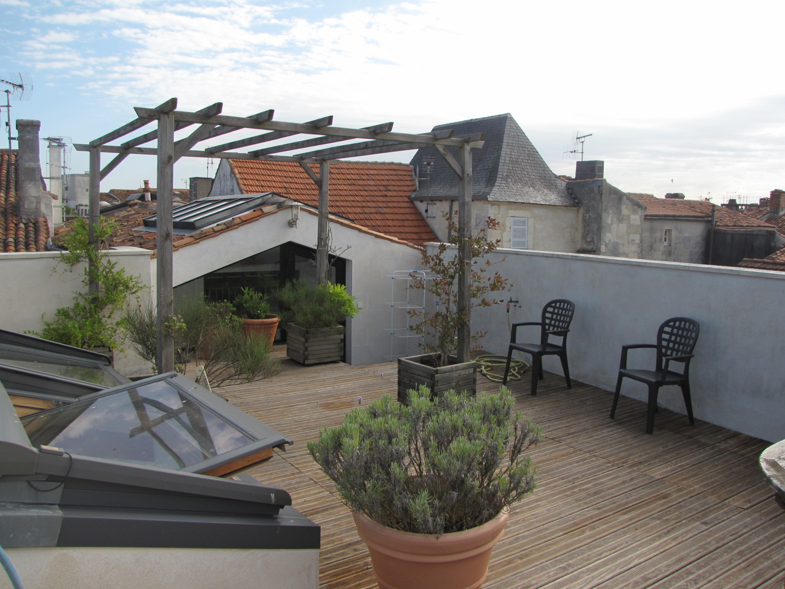 RÉHABILITATION D’UN ENTREPÔT DE MEUBLES EN LOFT SAINTES