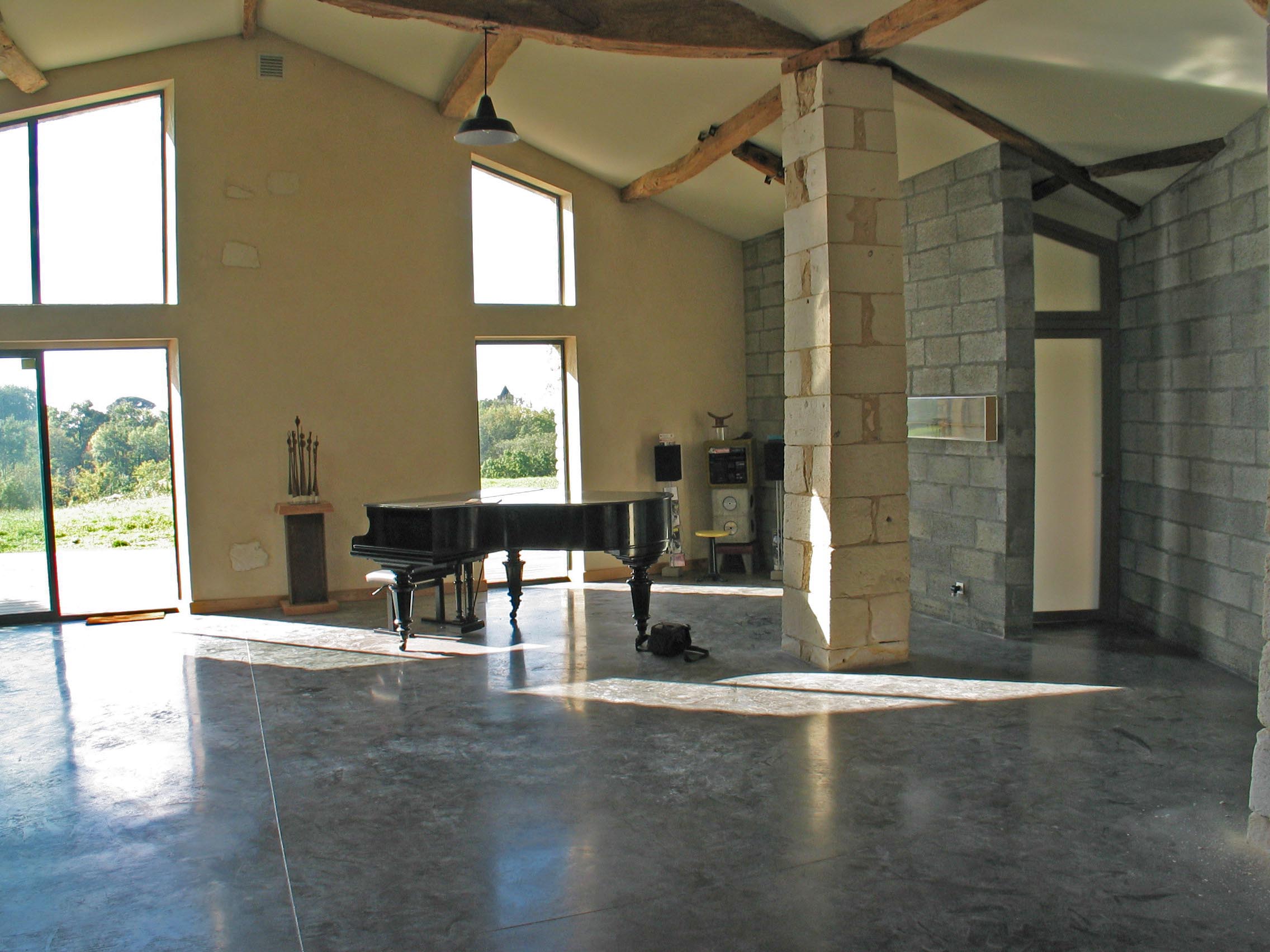 RÉNOVATION D’UNE GRANGE EN LOFT À ST THOMAS DE CONAC