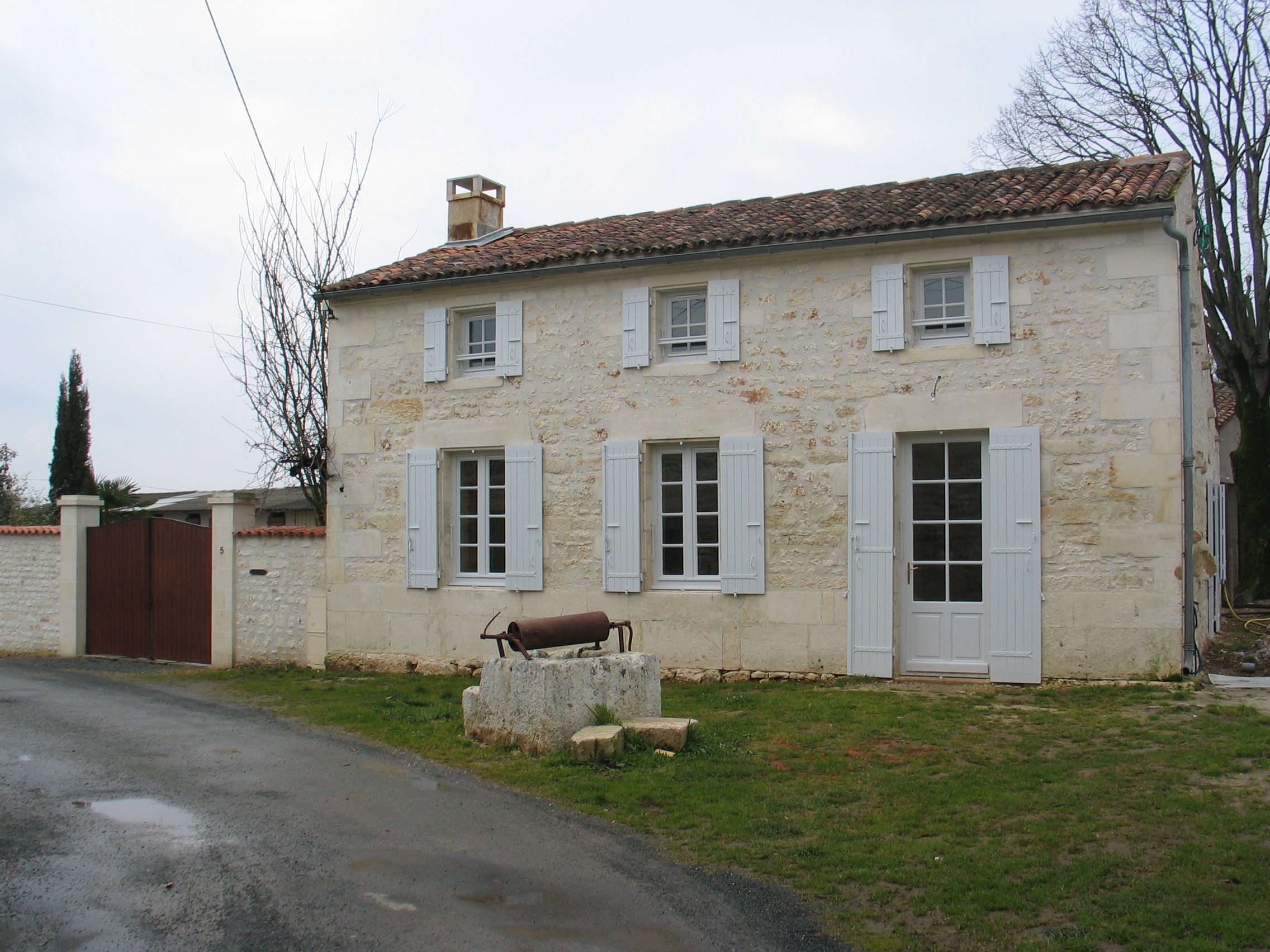 RÉNOVATION D’UNE MAISON CHARENTAISE PLASSAY