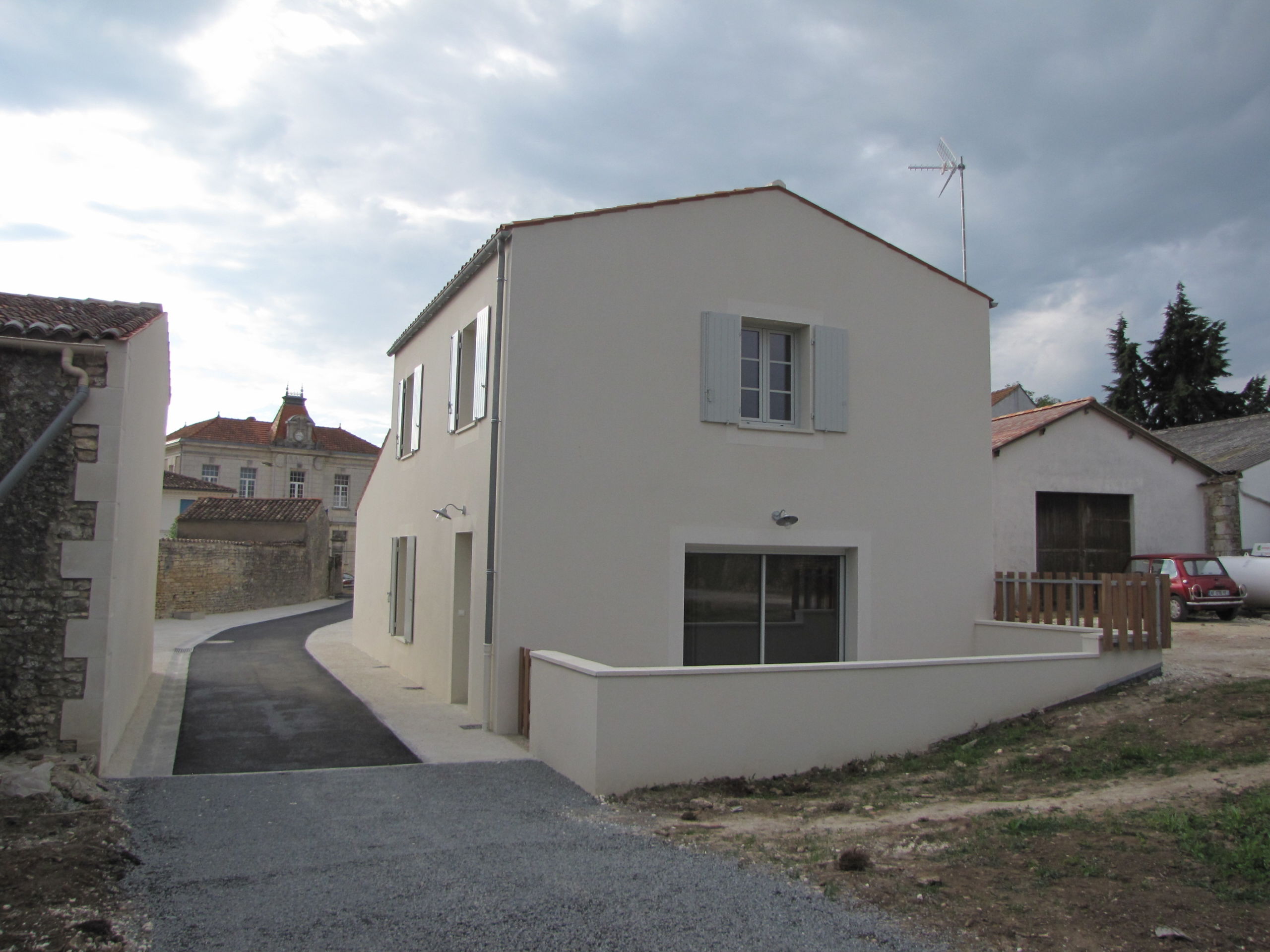 RESTRUCTURATION DE DÉPENDANCES EN LOGEMENTS A ST ROMAIN DE BENÊT