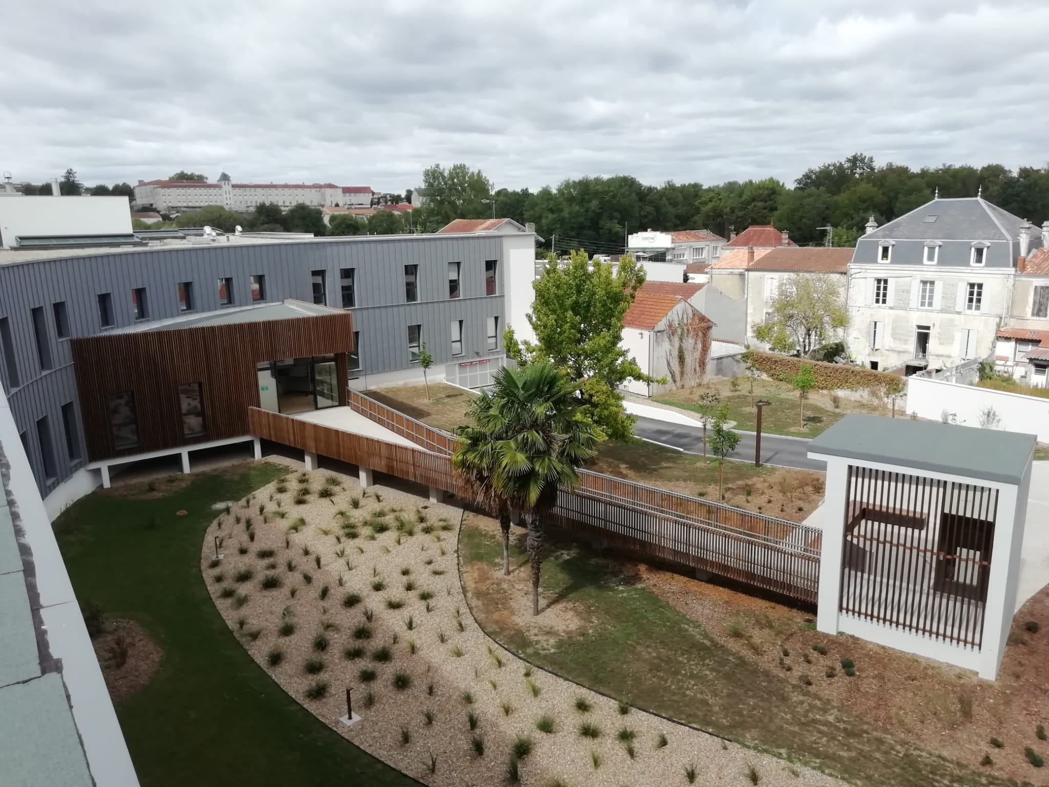 RÉHABILITATION D’UN IMMEUBLE POUR Y TRANSFÉRER LE NOUVEAU SIÈGE SOCIAL DE LA CDA DE SAINTES