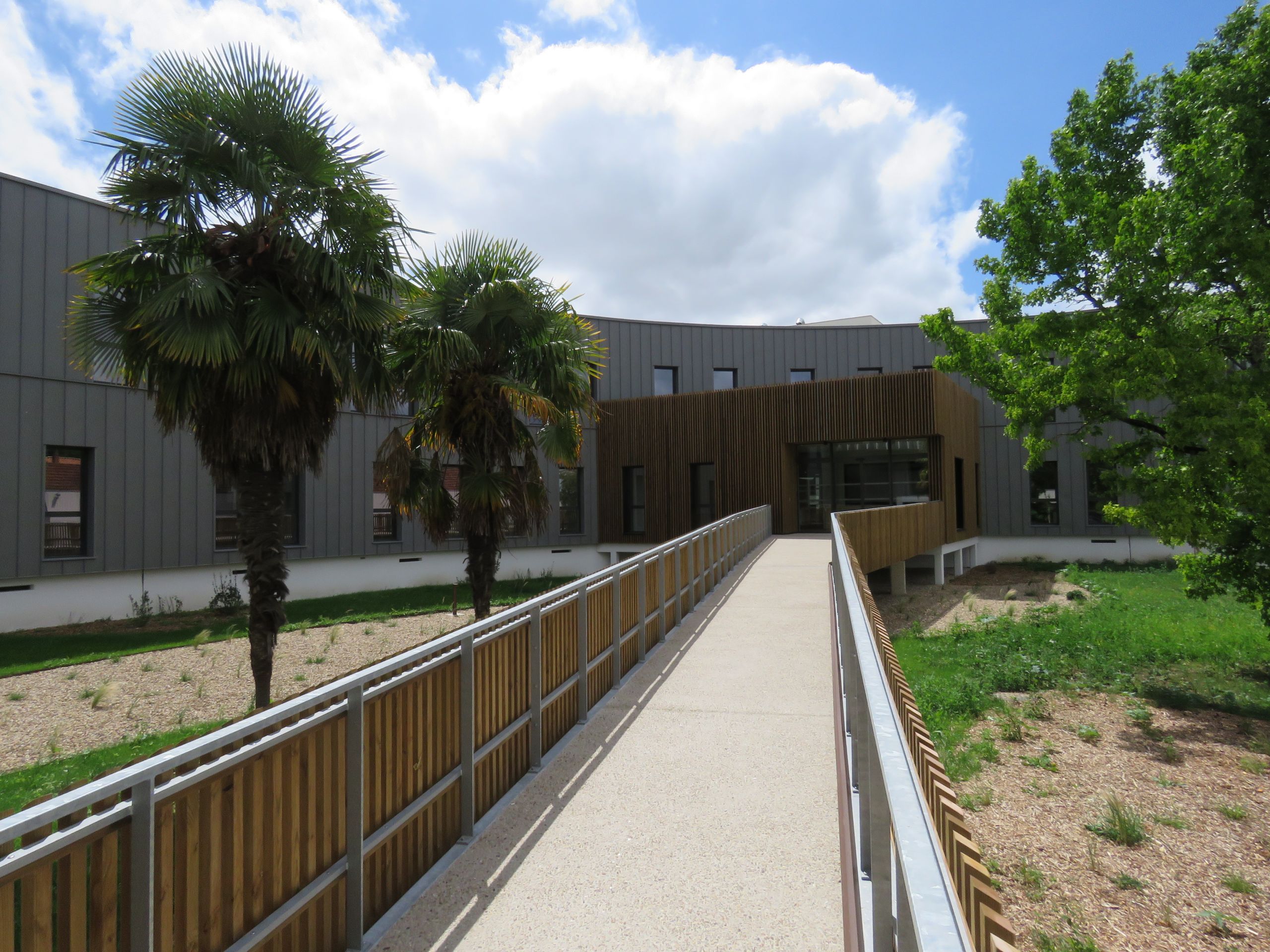 RÉHABILITATION D’UN IMMEUBLE POUR Y TRANSFÉRER LE NOUVEAU SIÈGE SOCIAL DE LA CDA DE SAINTES