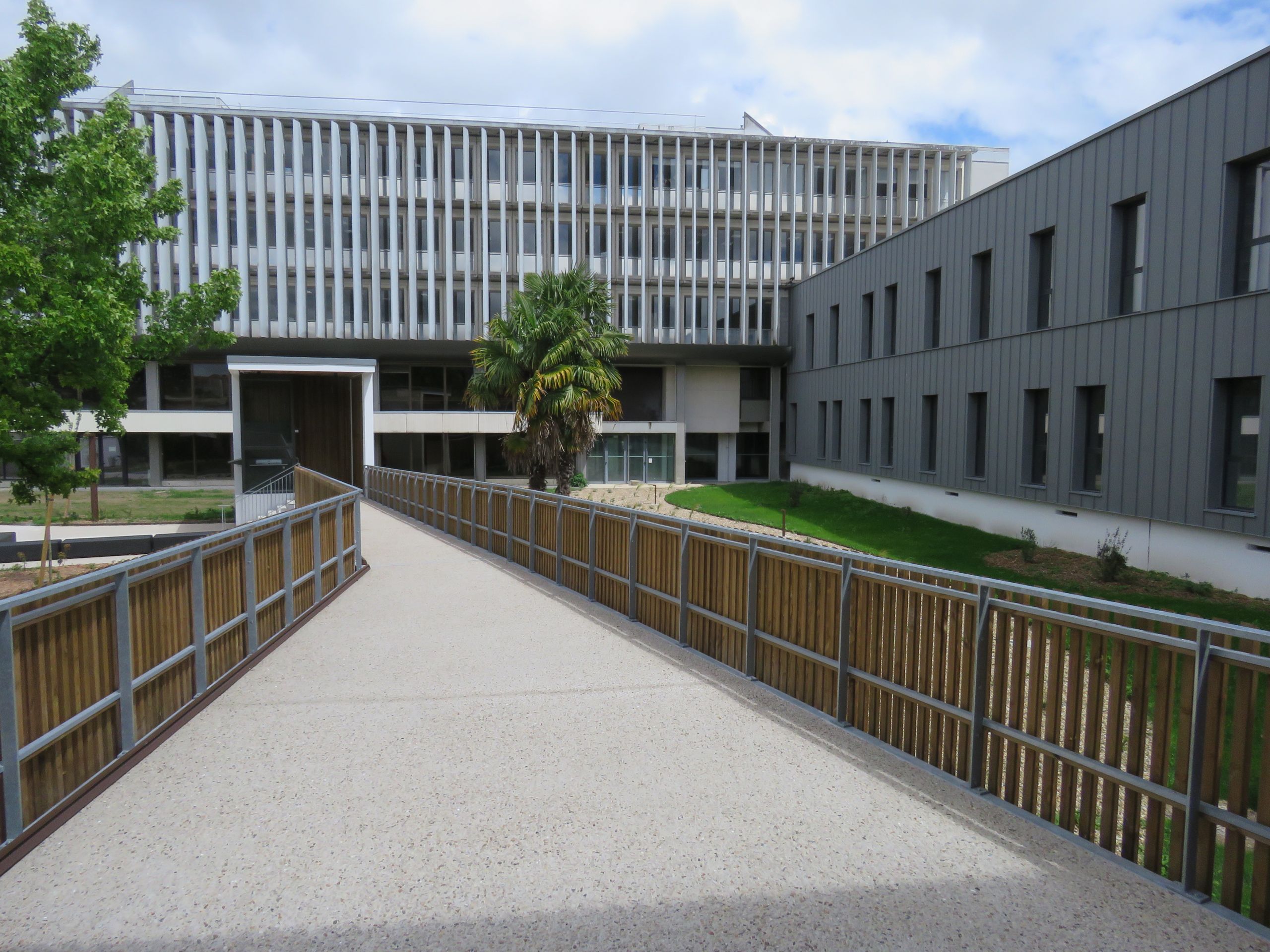 RÉHABILITATION D’UN IMMEUBLE POUR Y TRANSFÉRER LE NOUVEAU SIÈGE SOCIAL DE LA CDA DE SAINTES