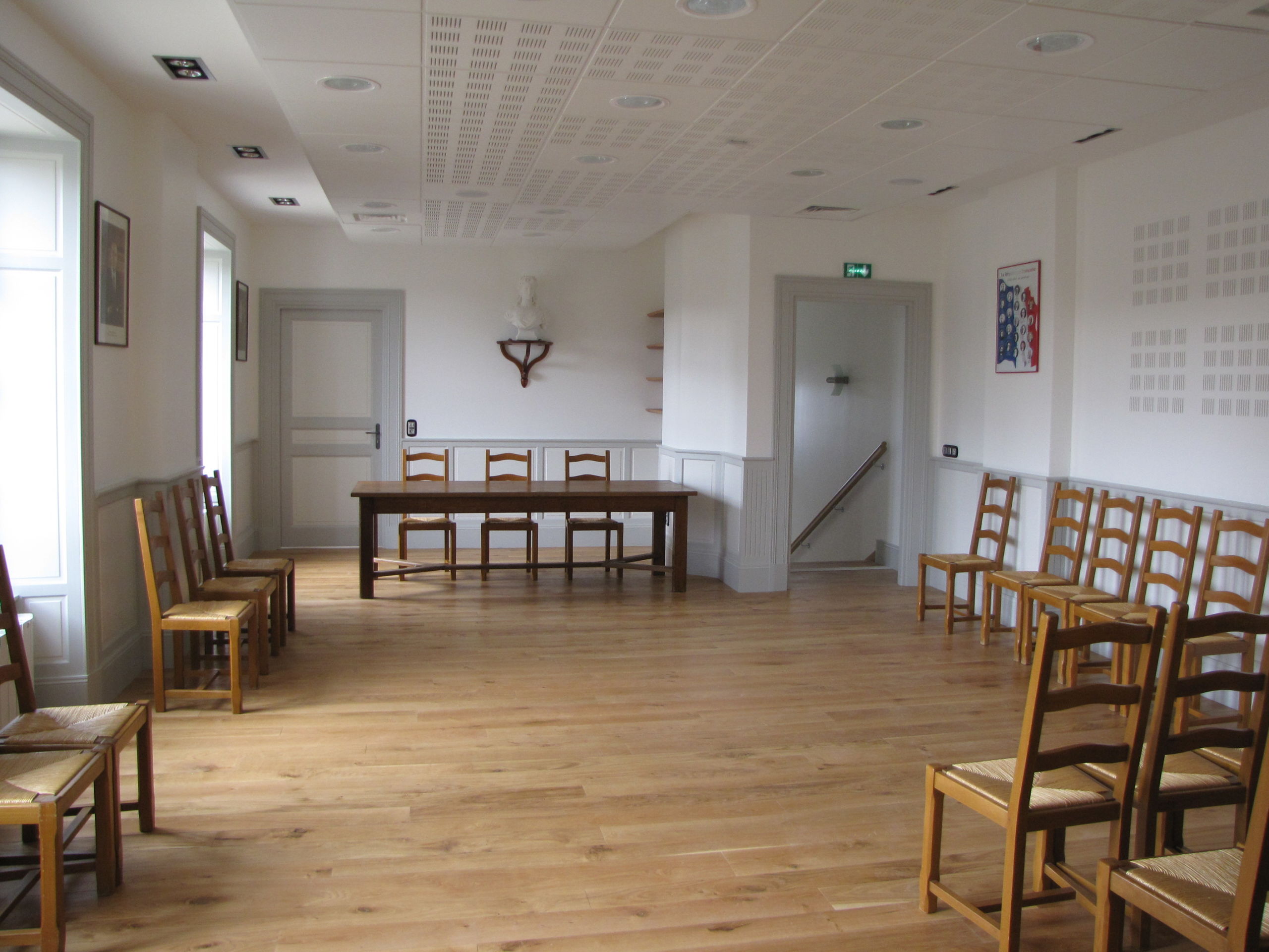 RÉNOVATION D’UN ANCIEN PRESBYTÈRE EN MAIRIE NIEUL LES SAINTES