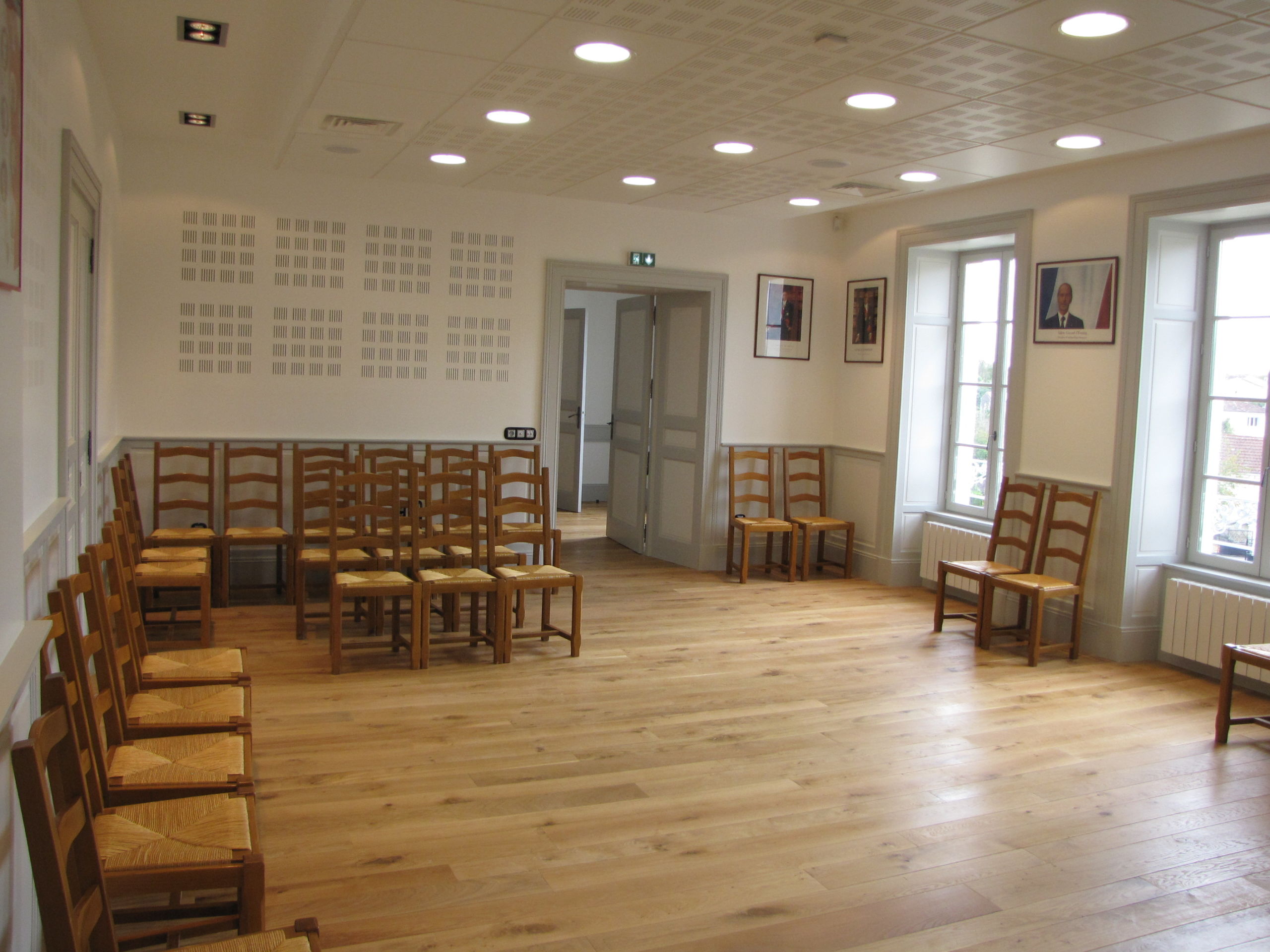 RÉNOVATION D’UN ANCIEN PRESBYTÈRE EN MAIRIE NIEUL LES SAINTES