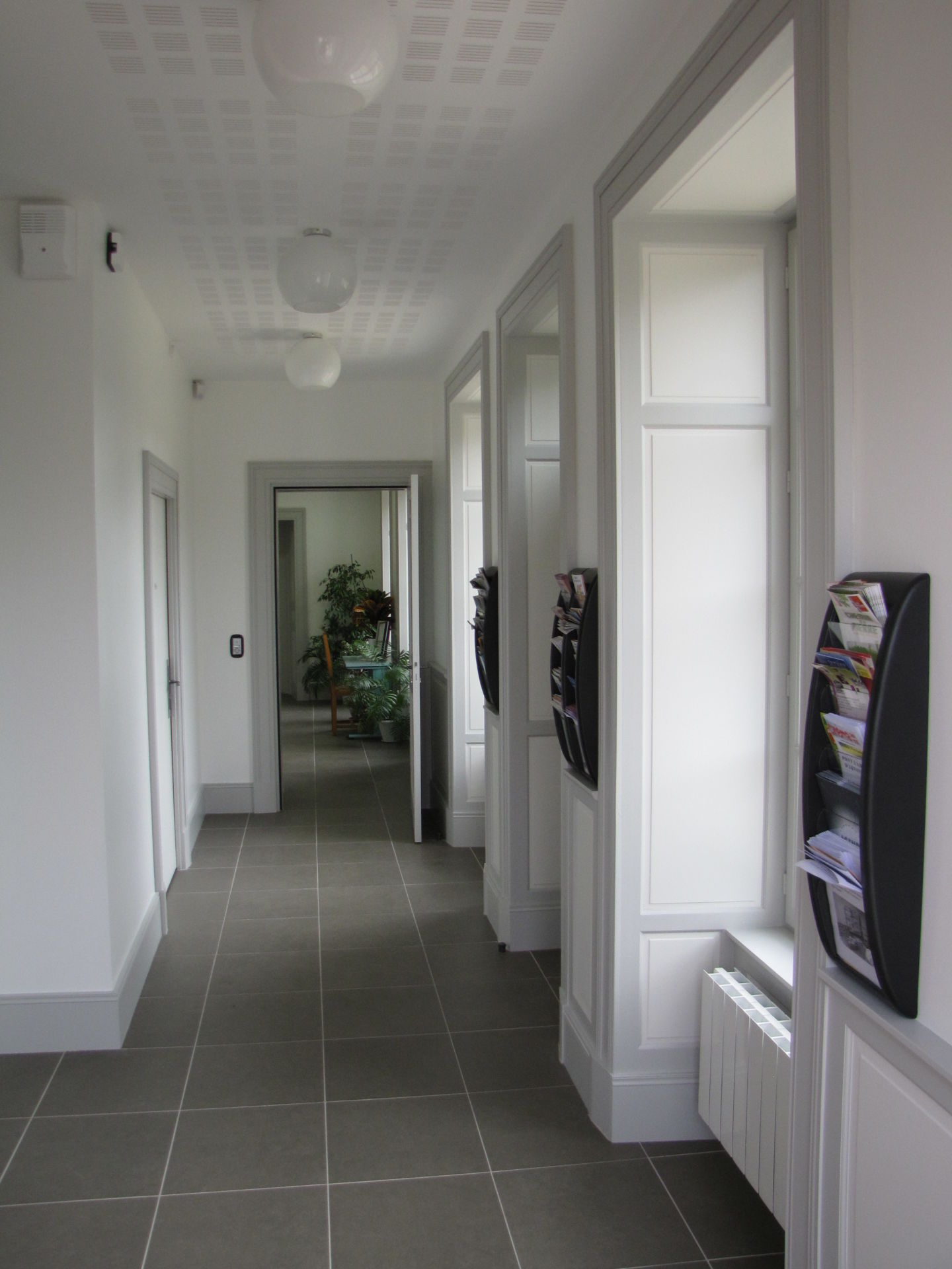 RÉNOVATION D’UN ANCIEN PRESBYTÈRE EN MAIRIE NIEUL LES SAINTES