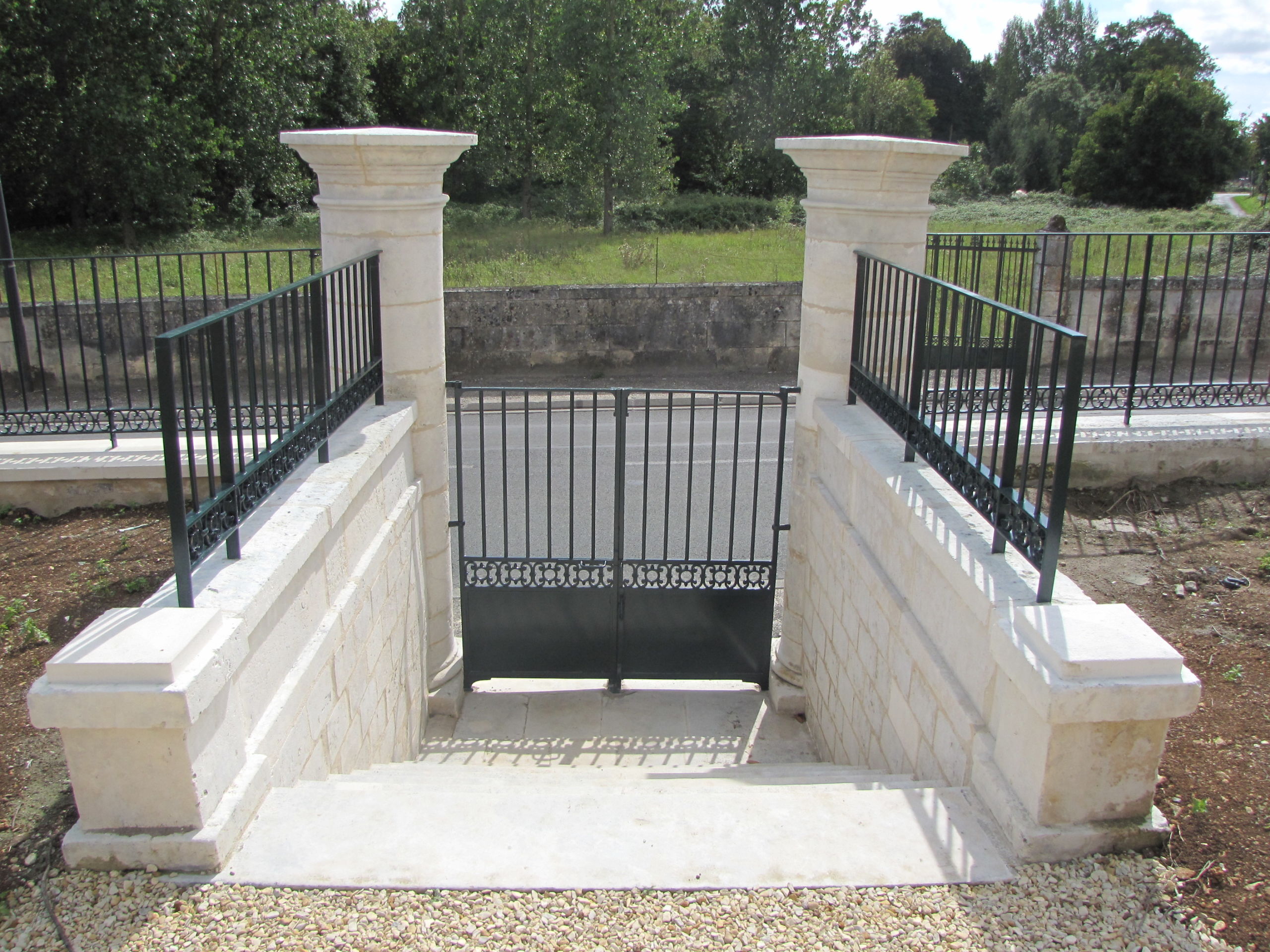 RÉNOVATION D’UN ANCIEN PRESBYTÈRE EN MAIRIE NIEUL LES SAINTES